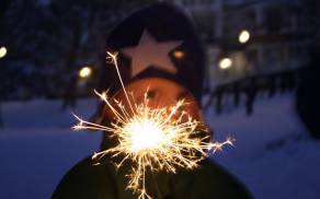 Kind met sterretje (vuurwerk)