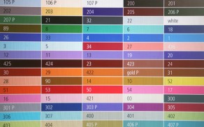 tientallen kleuren in rechthoeken, met getallen erop